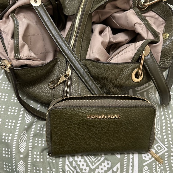 Michael Kors Dark Green Bag and Wallet Set - Picture 1 of 2